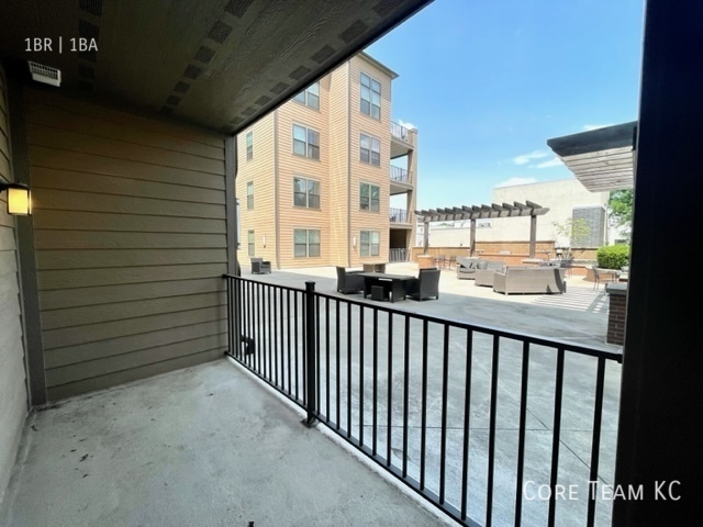 Building Photo - Large 1 bedroom in River Market