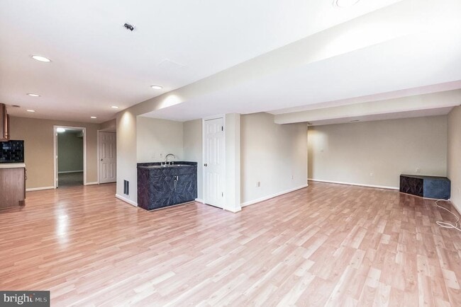 Building Photo - 14524 Pebblewood Dr