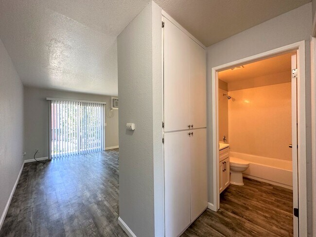 Interior Photo - Coral Oaks