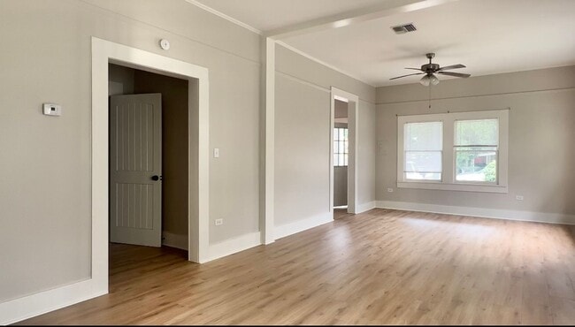 Building Photo - RENTAL AVAILABLE- 3 BED 3 BATH CLOSE TO CAMPUS