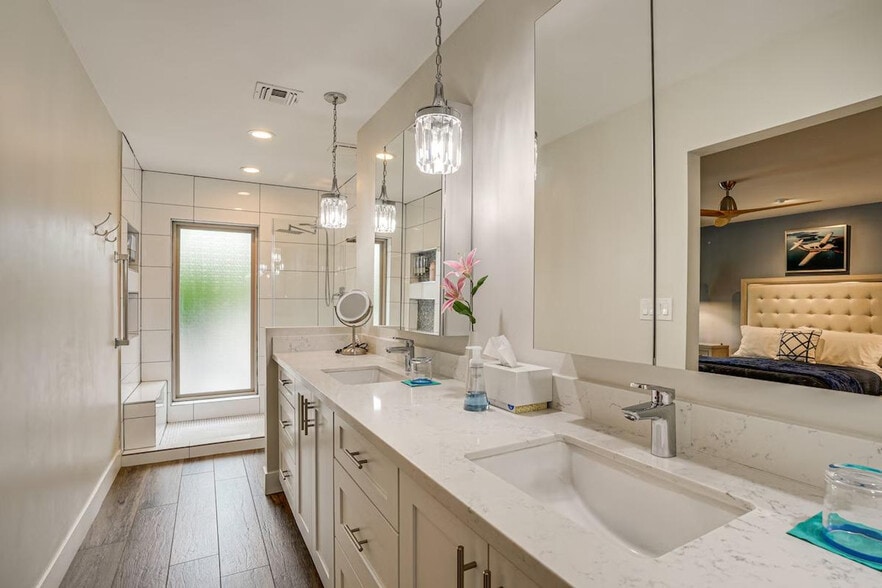 Building Photo - 2331 E Lupine Ave