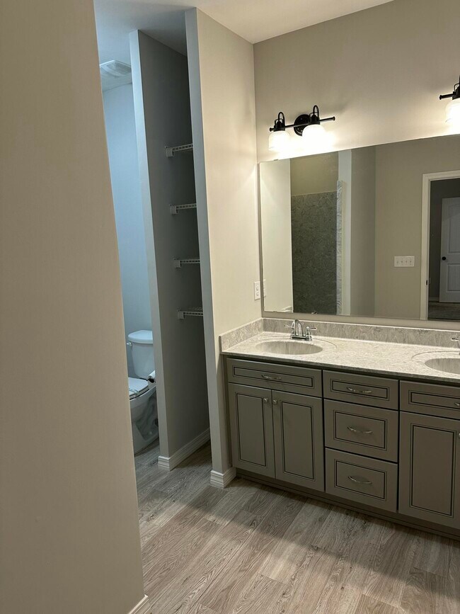 Building Photo - 202 Spencer Pl