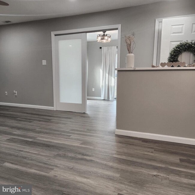 Building Photo - 16 Pickwick Pl