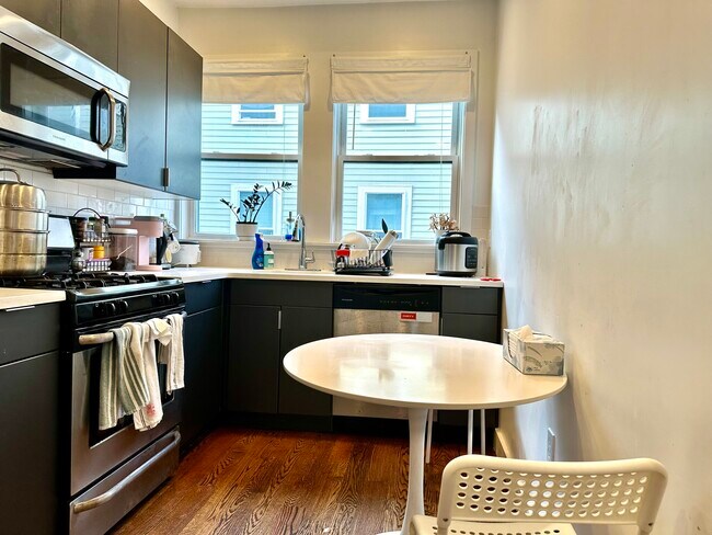 Building Photo - 19 Marney St