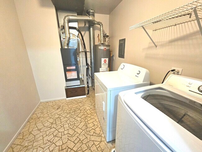 Building Photo - 573 Greystone Ln