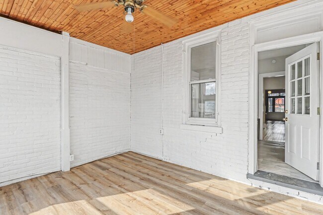 Building Photo - 5 bedroom, 2 bathroom house in downtown Carlisle