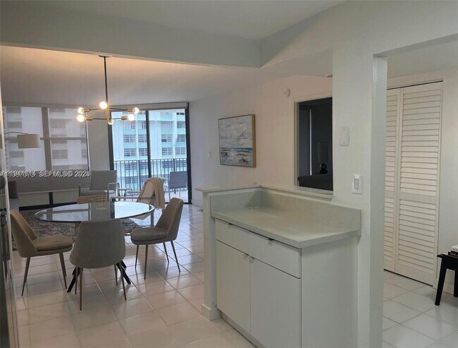 Building Photo - 1865 Brickell Ave