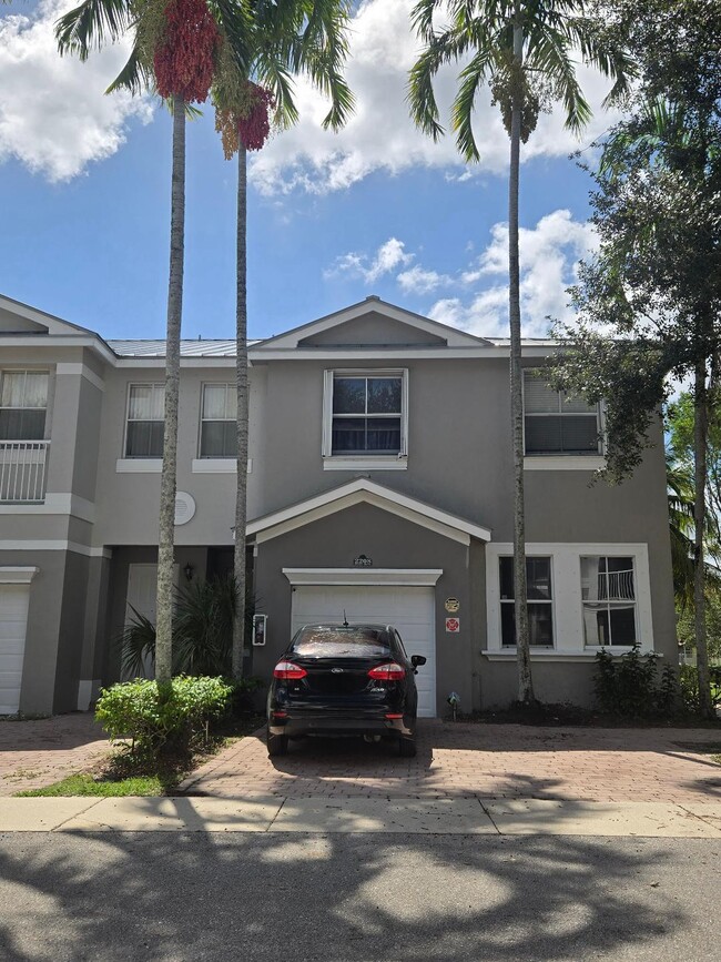 Building Photo - 2208 Shoma Dr