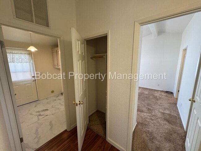 Building Photo - 1129 Gambrel Dr