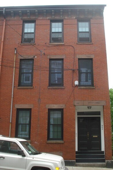 Primary Photo - 94A Bartlett St