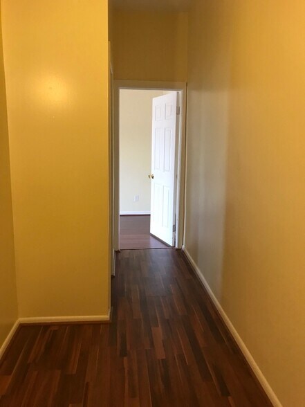 Building Photo - 608 Walnut St