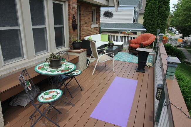 Front Deck - 1623 N Astor St