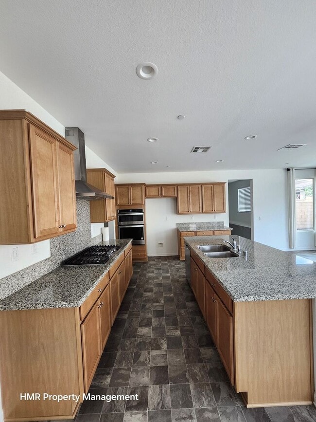 Building Photo - Beautiful two story 5 bedroom in ontario R...