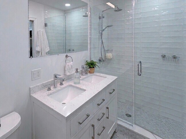 Building Photo - 27 Rockville Ave