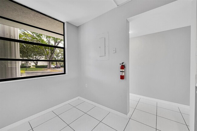 Building Photo - 1713 Whitehall Dr