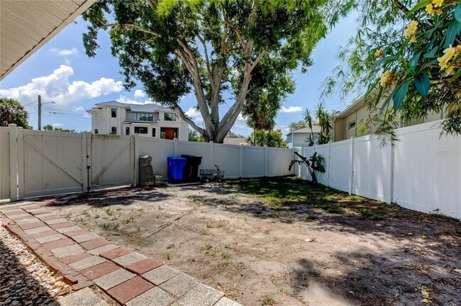 Building Photo - 10744 Drummond Rd