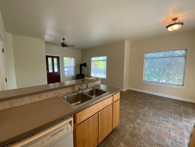 Building Photo - 1743 NE Lotus Dr