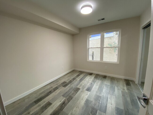 Building Photo - 2609 Almond St