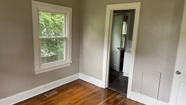 Building Photo - Highland Springs Bungalow
