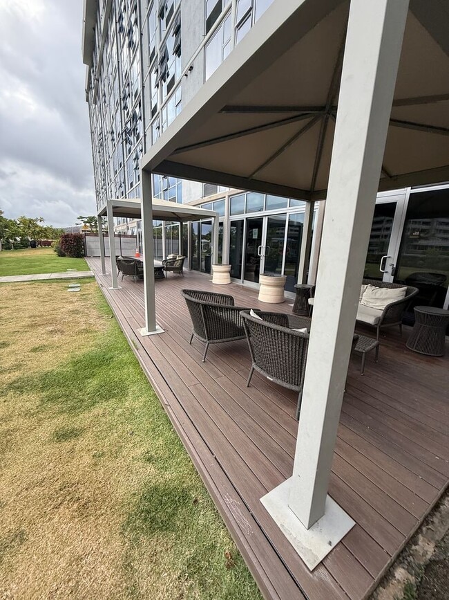 Building Photo - Modern 2 Bed / 2 Bath Condo with Top Ameni...