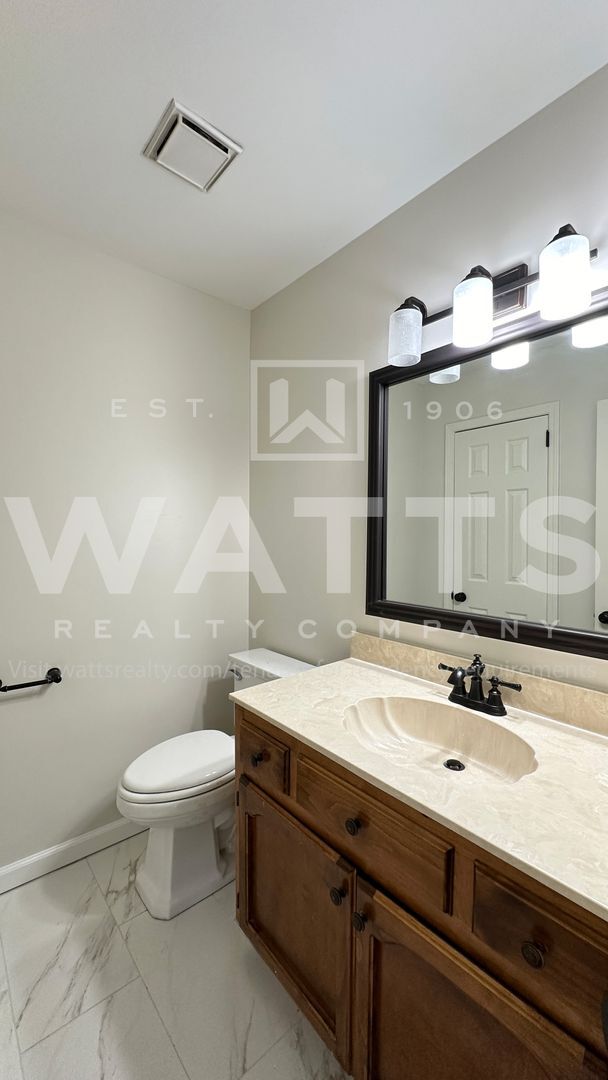 Building Photo - 4 Bedroom, 4.5 Bath Home in Heart of Hoover