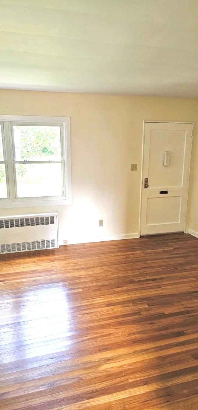 Building Photo - 31 Millers Ln