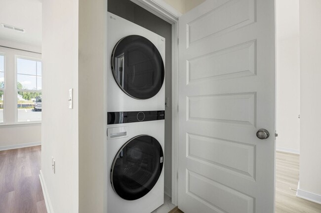 Building Photo - Brand New 2 Bedroom Condo Located in Midlo...