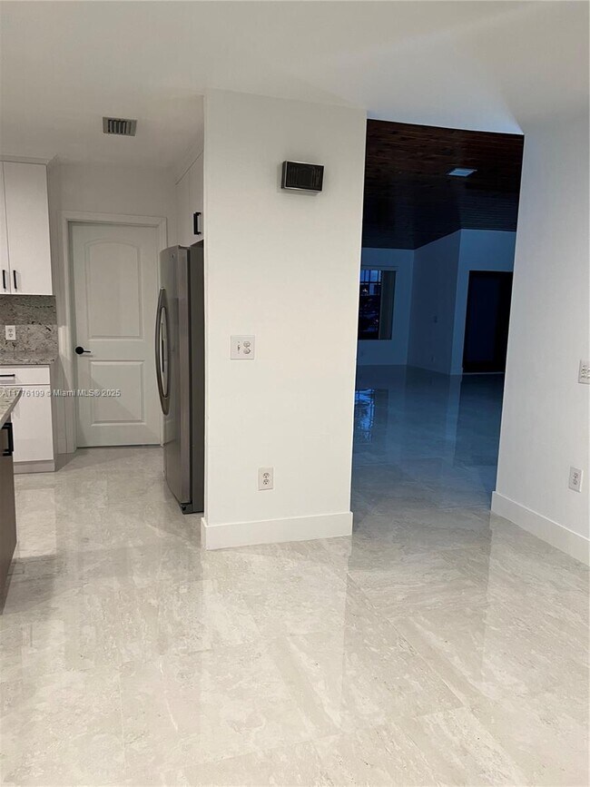 Building Photo - Northwest 167th Terrace, Miami Lakes, FL 33014 - 3 BR 2 BA single-family home