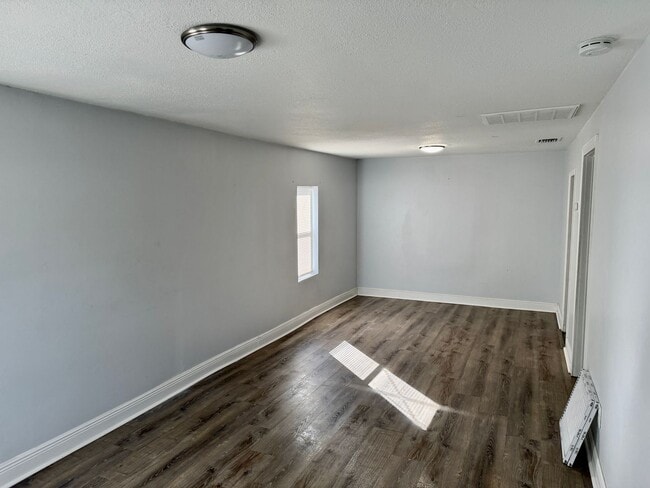Building Photo - Fully Remodeled 2/1 in the heart of Tampa