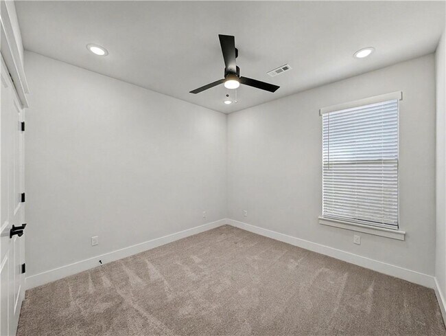 Building Photo - 7842 Scenic Vly Ave