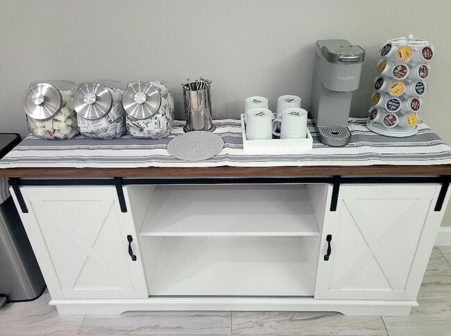 Building Photo - 511 W Pine St