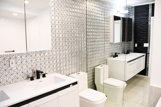 Building Photo - 61576 Aberdeen Dr