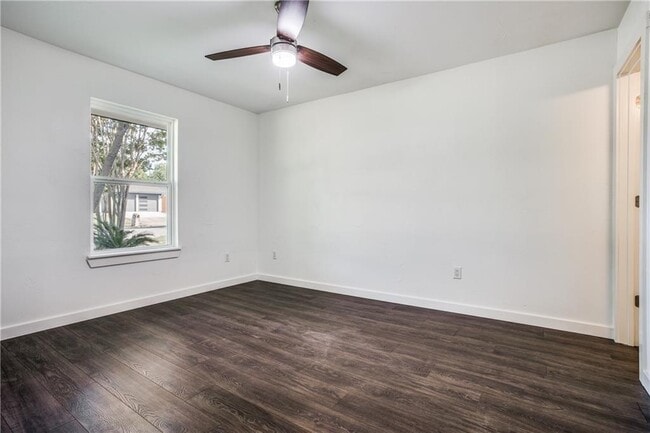 Building Photo - 6220 Blarwood Dr