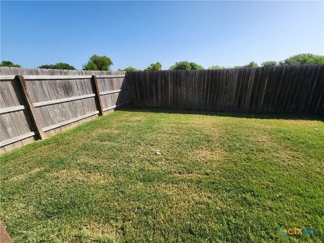 Building Photo - 2567 Pahmeyer Rd