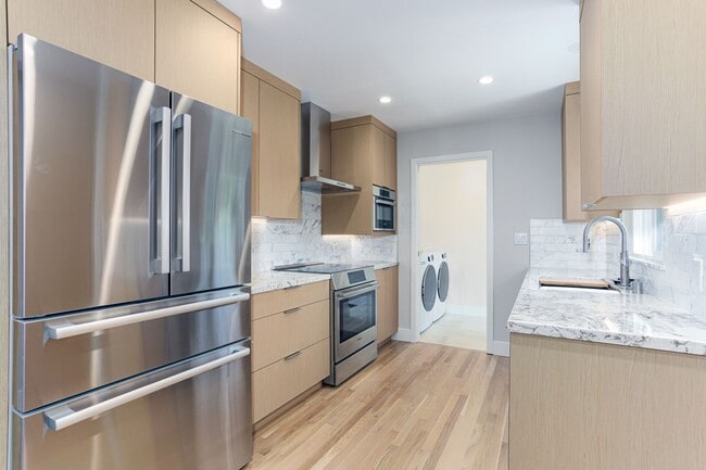 Building Photo - FULLY RENOVATED 3 BEDROOM, 2 BATHROOM IN E...