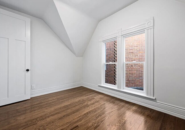 Building Photo - Victorian Gem next to Cheesman Park!