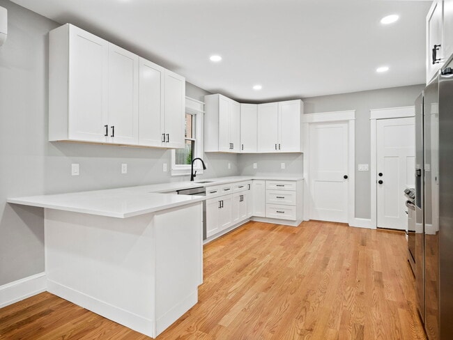 Building Photo - 10 Van Norden St