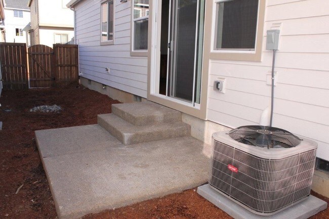 Building Photo - 15247 NW Rossetta St