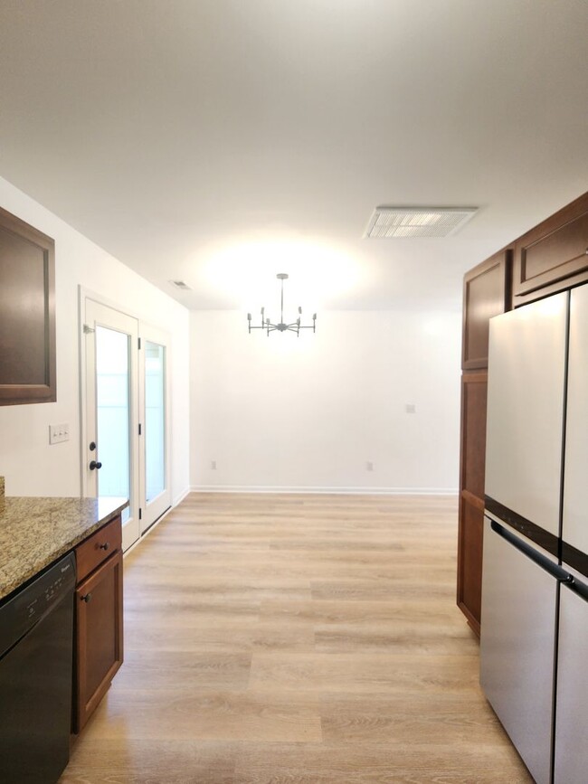 Building Photo - COMING SOON!!! Weaverville Townhouse-End U...