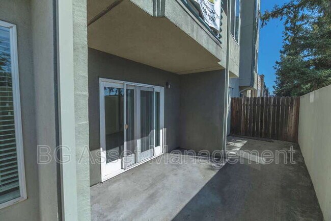 Building Photo - 1459 MacArthur Blvd
