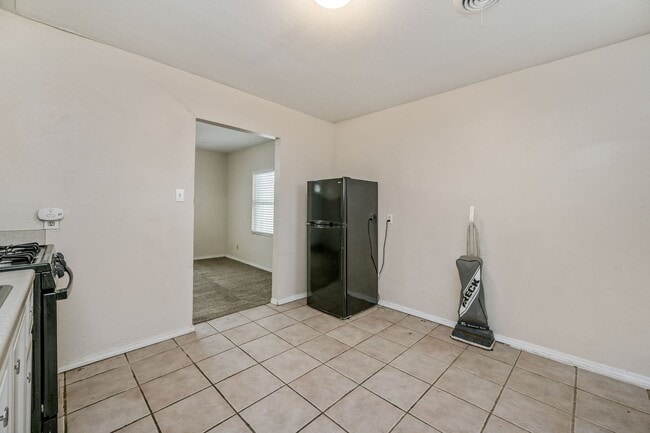 Building Photo - 819 N Apache St