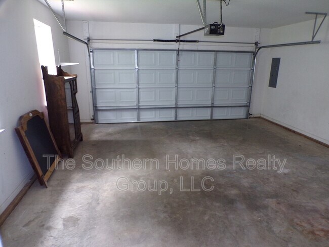 Building Photo - 1425 Hammerhill Rd