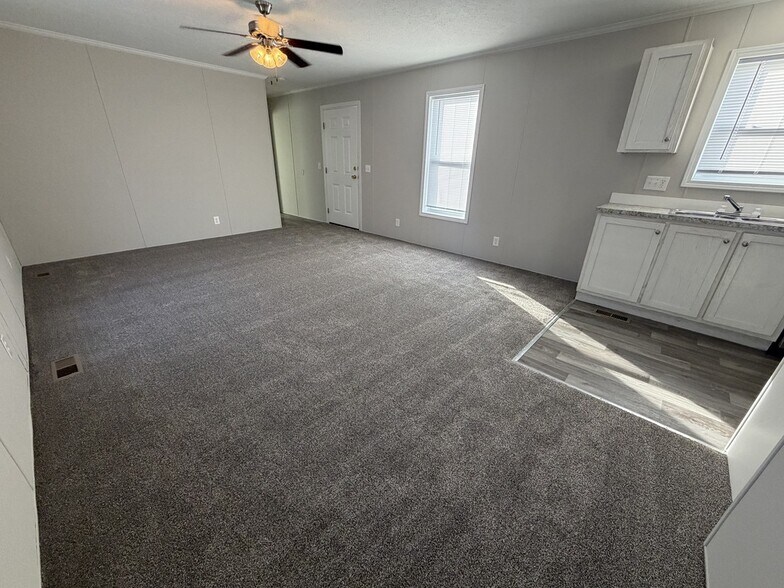 Building Photo - 38027 Leverette Ave