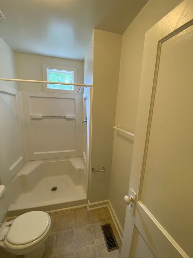 Building Photo - Charming 1 Bedroom Duplex in Trinity Park - Fenced Backyard!