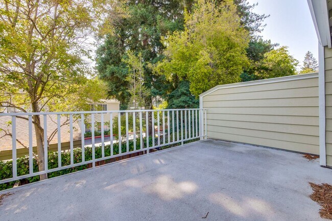 Building Photo - 2-Suite Townhome in Whisman Station Area | Easy Access to 101/237/85