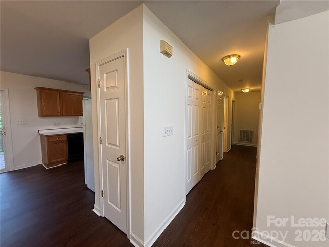 Building Photo - 103 Kam Dr