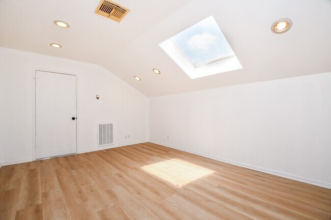 Building Photo - 11907 Pepperdine Ln