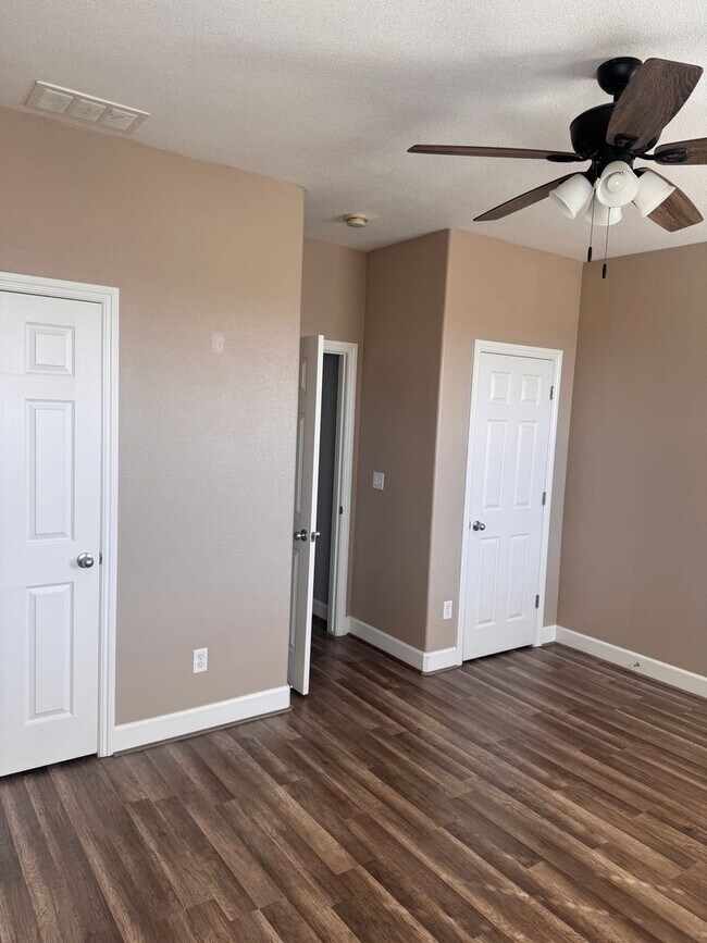 Building Photo - Beautiful single family home