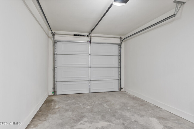 Building Photo - 109 W Kinderman Dr