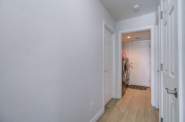 Building Photo - 2576 E Brooks St